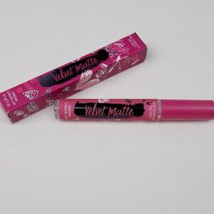 new in box! Victoria's Secret magnetic velvet matte lip kit